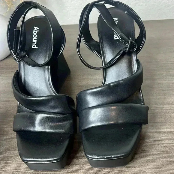Abound Tracy Platform Sandals - Picture 8 of 13